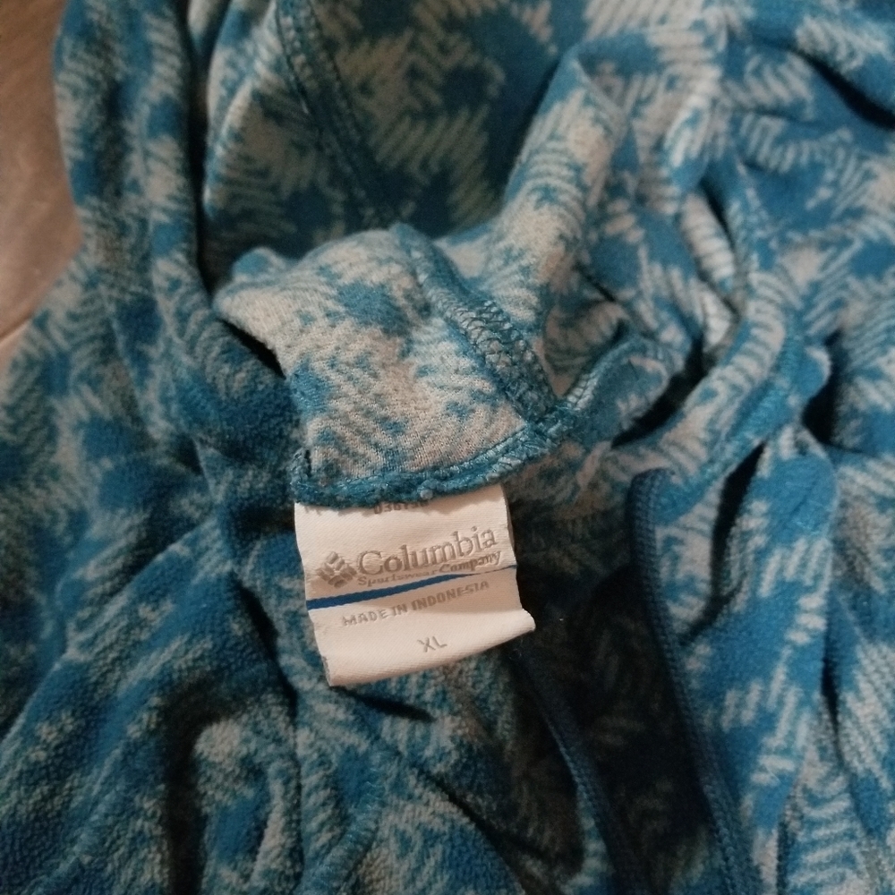 Blue Columbia hoodie. Women's XL.